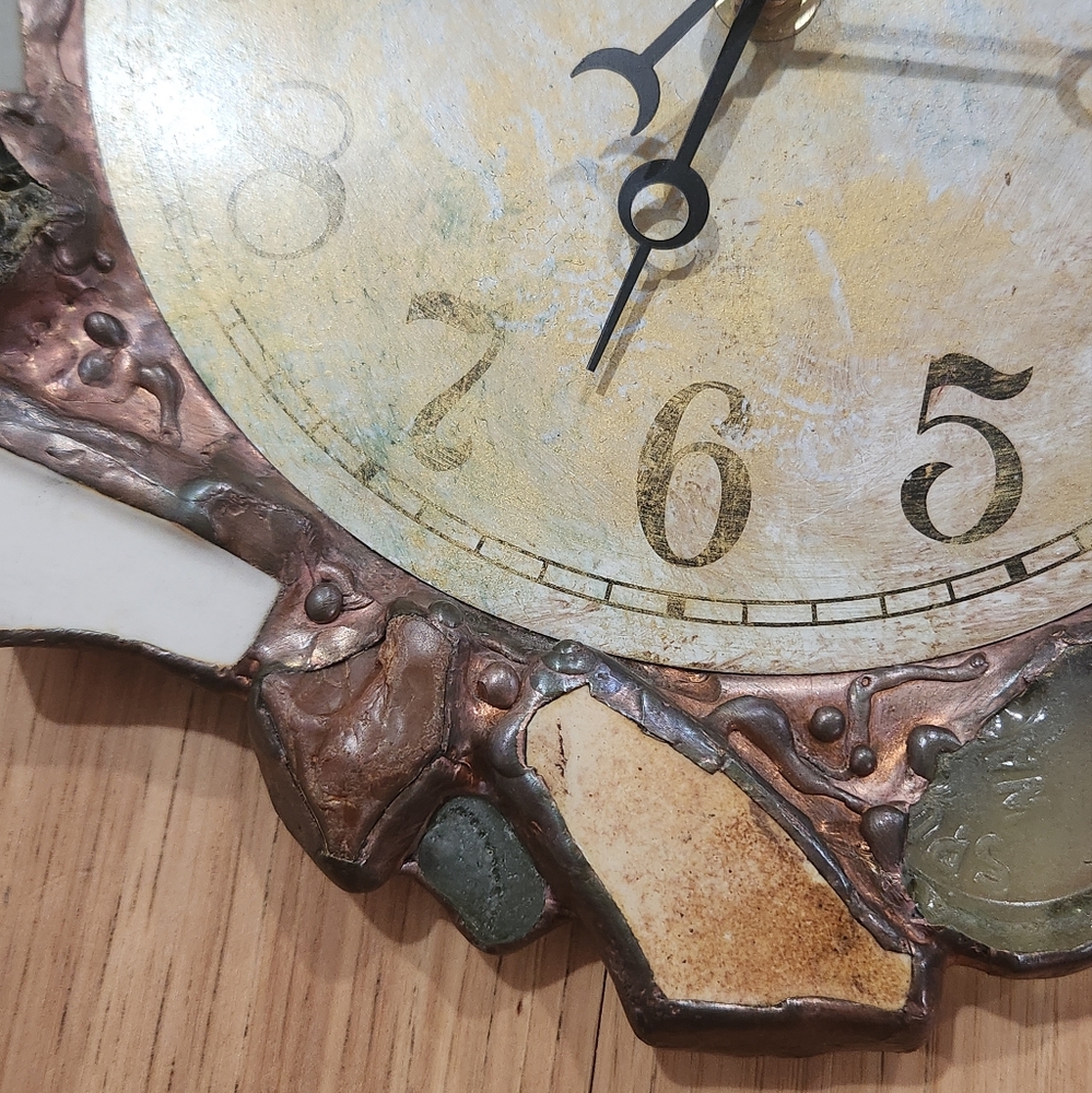 8" Rustic Mosaic Wall Clock Sea Glass Rocks Ceramic Pieces Diane Markin Boho - Picture 5 of 10